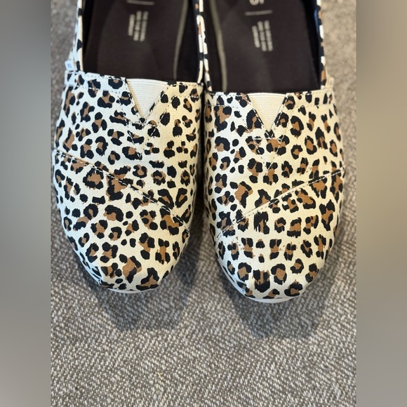 TOMS Leopard Print Women's Shoes - Picture 5 of 6